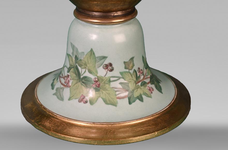 Manufacture de SÈVRES, Vase d’époque Louis-Philippe orné d’une foisonnante décoration fleurie, 1846-10