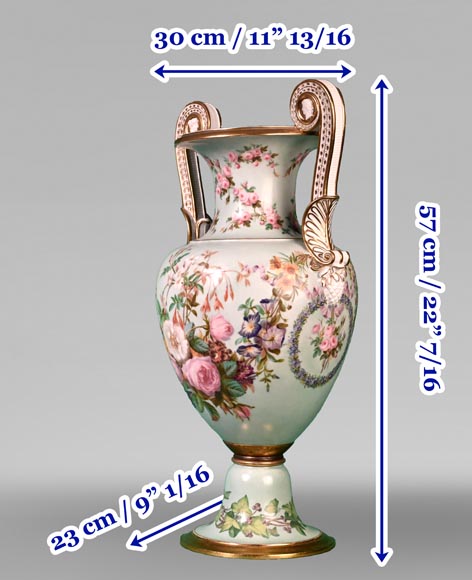 Manufacture de SÈVRES, Vase d’époque Louis-Philippe orné d’une foisonnante décoration fleurie, 1846-11