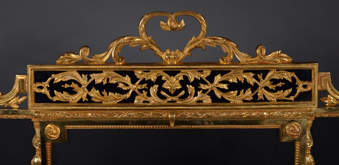 Pare étincelle de style Napoléon III en bronze doré richement décoré-1