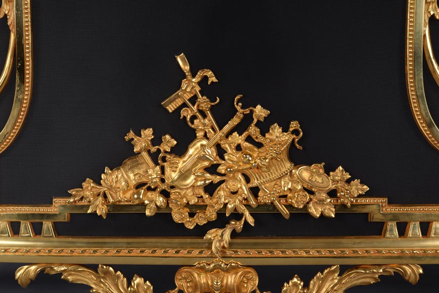 Pare étincelle de style Napoléon III en bronze doré richement décoré-4