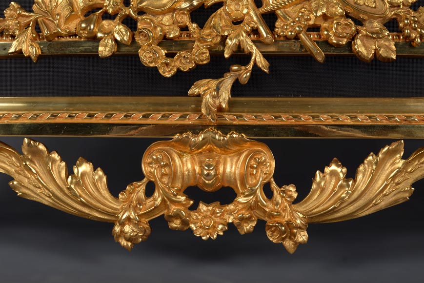 Pare étincelle de style Napoléon III en bronze doré richement décoré-5