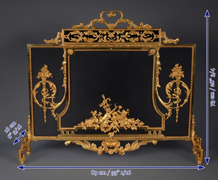 Pare étincelle de style Napoléon III en bronze doré richement décoré-8