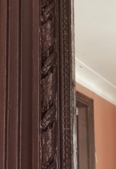 Trumeau de style Napoléon III au cartouche en bois et stuc peints en marron-3