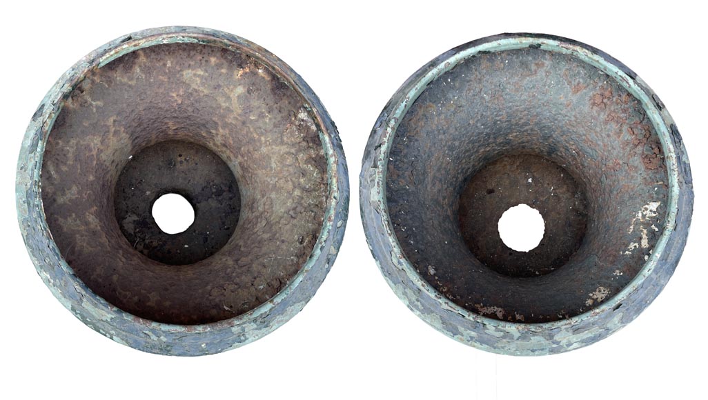 Paire de vases Médicis en fonte peinte Paire de vases Médicis en fonte peinte-3