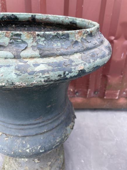 Paire de vases Médicis en fonte peinte Paire de vases Médicis en fonte peinte-5