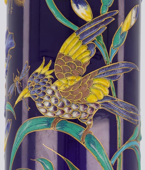 Manufacture de Longwy - Vase rouleau à décor émaillé en relief d'iris et insectes sur fond bleu de Sèvres, vers 1890-8