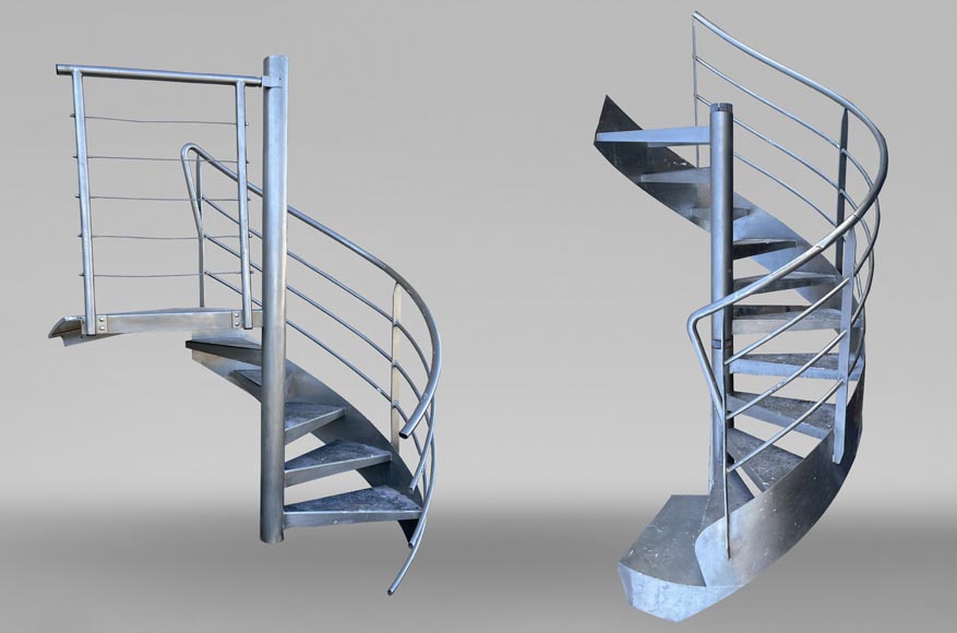 Escalier moderne à colimaçon en métal-0