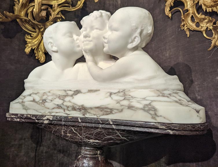 Affortunato GORI, Sculpture en marbre de Carrare représentant trois bustes d'enfants sur colonne d'origine-6