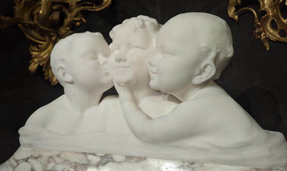 Affortunato GORI, Sculpture en marbre de Carrare représentant trois bustes d'enfants sur colonne d'origine-7