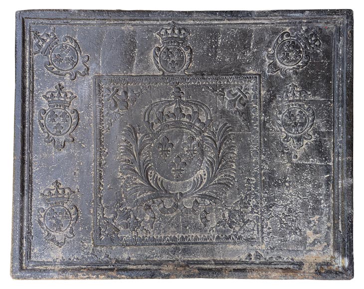 Plaque de cheminée aux armes de France du XVIIIe siècle-0