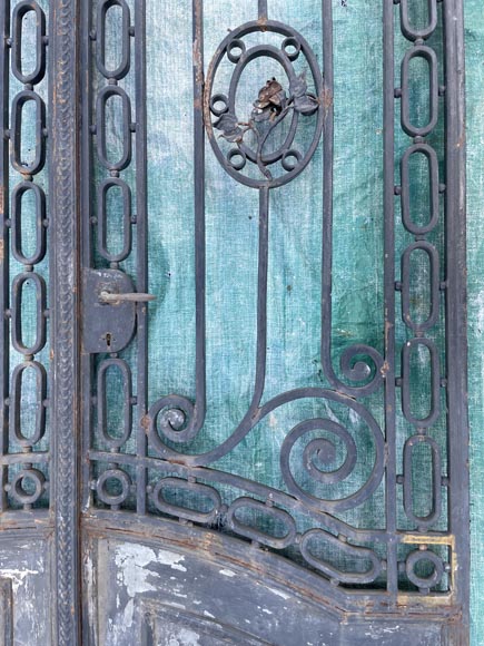 Porte d'hôtel particulier en fer forgé de style Louis XV-6