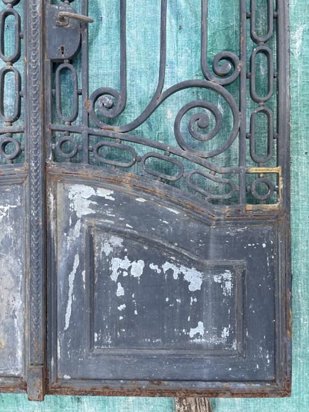 Porte d'hôtel particulier en fer forgé de style Louis XV-8