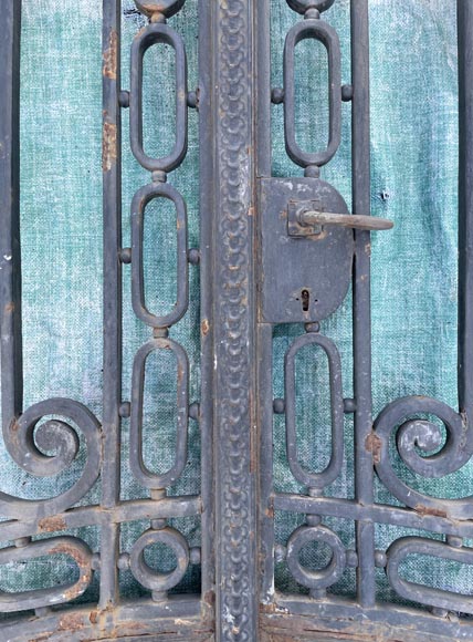 Porte d'hôtel particulier en fer forgé de style Louis XV-9