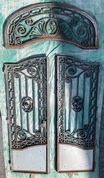 Porte d'hôtel particulier en fer forgé de style Louis XV-10