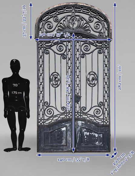 Porte d'hôtel particulier en fer forgé de style Louis XV-11