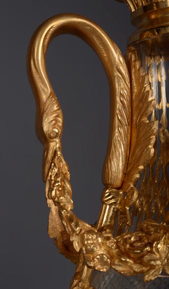 Paire de vases en cristal et bronze doré de style Louis XVI-6