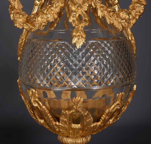 Paire de vases en cristal et bronze doré de style Louis XVI-8