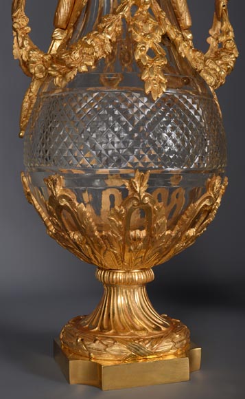 Paire de vases en cristal et bronze doré de style Louis XVI-9