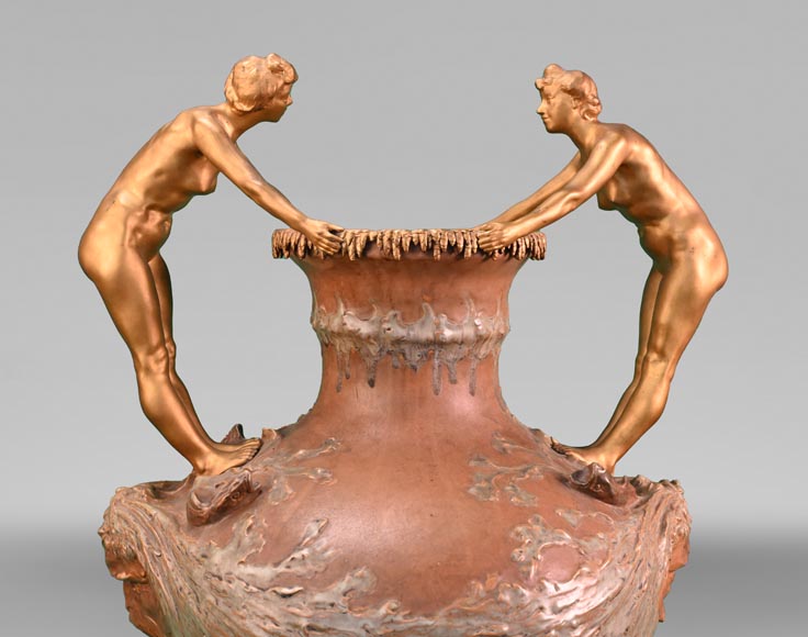 Auguste LEDRU (sculpteur) et Émile COLIN (éditeur), Grand vase en grès émaillé aux mascarons et figures féminines en bronze doré, vers 1902-2