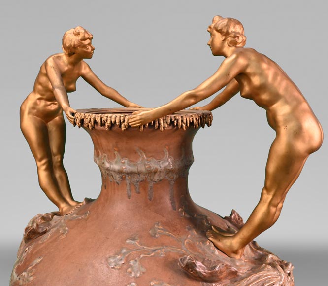 Auguste LEDRU (sculpteur) et Émile COLIN (éditeur), Grand vase en grès émaillé aux mascarons et figures féminines en bronze doré, vers 1902-3