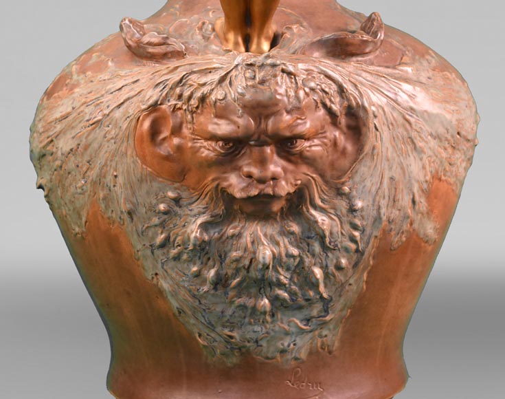 Auguste LEDRU (sculpteur) et Émile COLIN (éditeur), Grand vase en grès émaillé aux mascarons et figures féminines en bronze doré, vers 1902-6