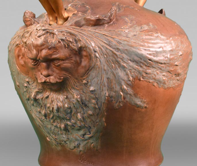 Auguste LEDRU (sculpteur) et Émile COLIN (éditeur), Grand vase en grès émaillé aux mascarons et figures féminines en bronze doré, vers 1902-7