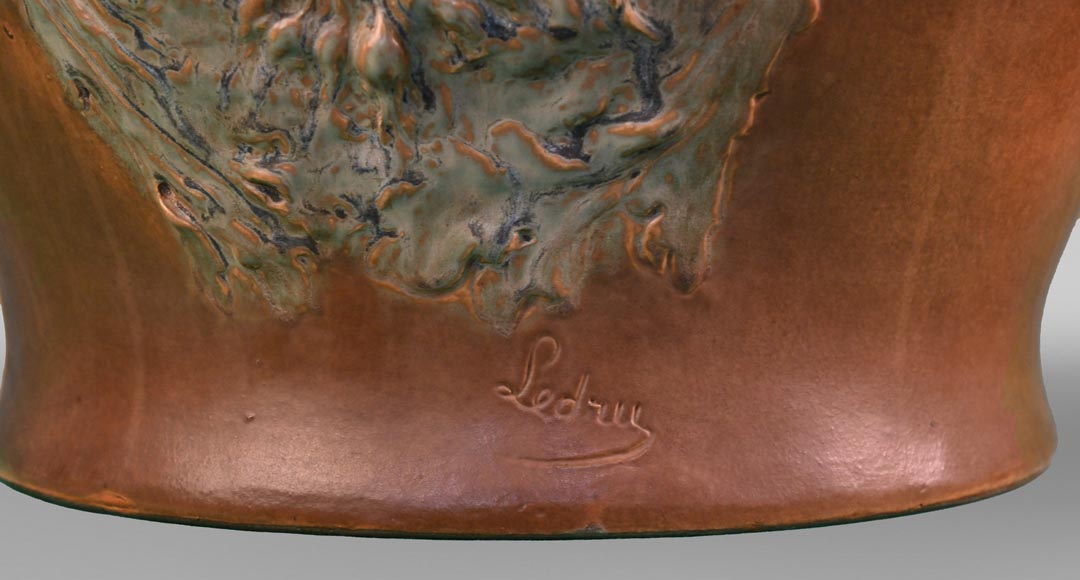 Auguste LEDRU (sculpteur) et Émile COLIN (éditeur), Grand vase en grès émaillé aux mascarons et figures féminines en bronze doré, vers 1902-9