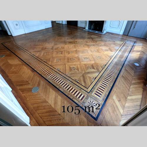 Lots de 105 m² en point de Hongrie, grande frise à dents de scie et motifs étoile