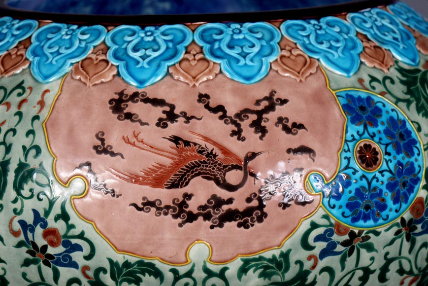 JULES VIEILLARD & COMPAGNIE, grand cache-pot japonisant en faïence de Bordeaux et décor d’émail polychrome-1