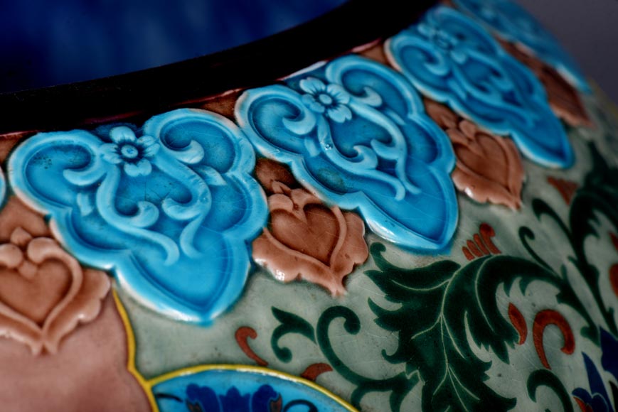 JULES VIEILLARD & COMPAGNIE, grand cache-pot japonisant en faïence de Bordeaux et décor d’émail polychrome-2