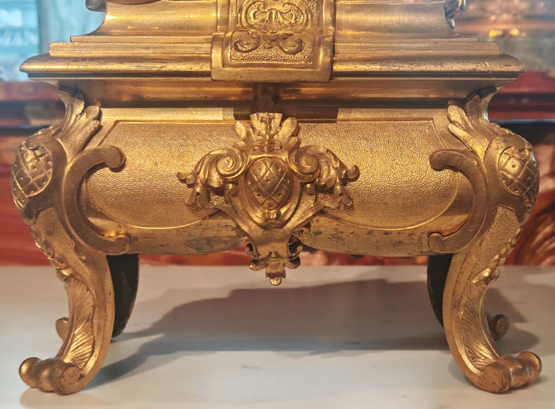 Paire de chenets de style Napoléon III aux sphinges, en bronze doré Paire de chenets de style Napoléon III aux sphinges, en bronze doré-5