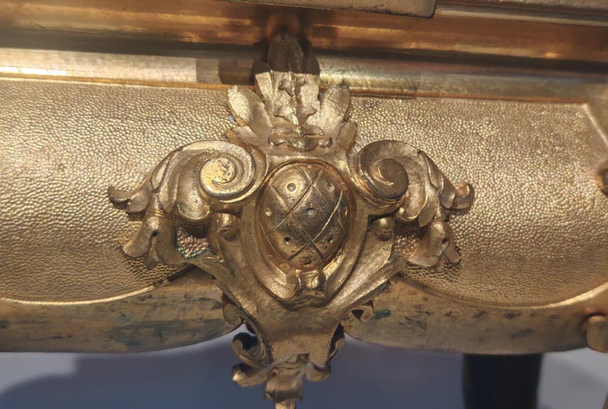 Paire de chenets de style Napoléon III aux sphinges, en bronze doré Paire de chenets de style Napoléon III aux sphinges, en bronze doré-6