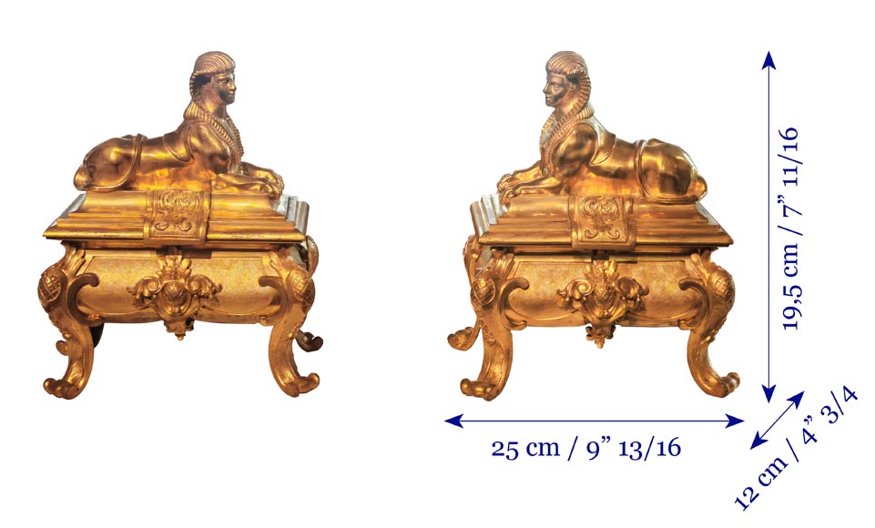 Paire de chenets de style Napoléon III aux sphinges, en bronze doré Paire de chenets de style Napoléon III aux sphinges, en bronze doré-8