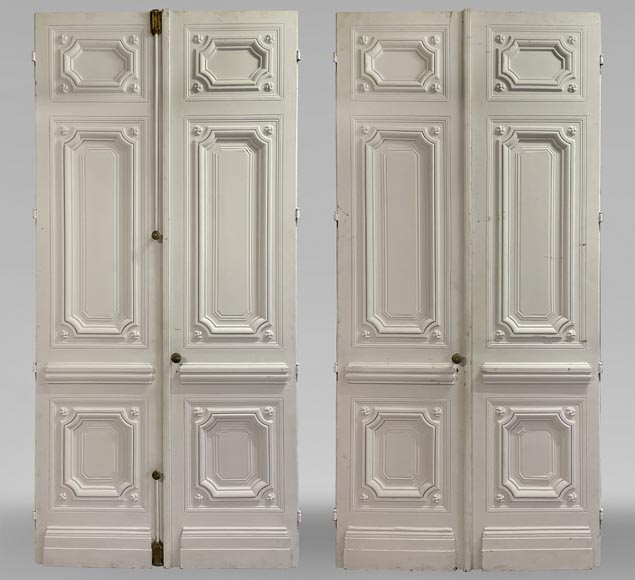 Paire de grandes doubles portes de style Napoléon III richement décorées-0