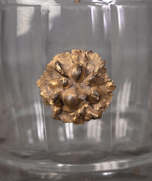 L’Escalier de CRISTAL (att. à), tonnelet à liqueur et son reposoir en bronze doré L’Escalier de CRISTAL (att. à), tonnelet à liqueur et son reposoir en bronze doré-5