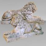 Paire de statues de lion en terre cuite, XVIIIe siècle
