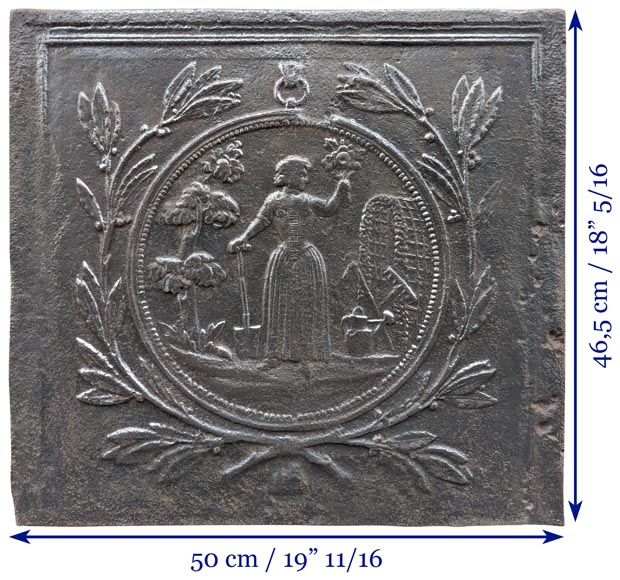 Plaque de cheminée avec médaillon représentant une bergère-4