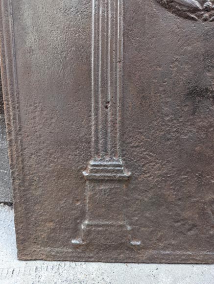 Plaque de cheminée aux colonnes d'Hercule-3