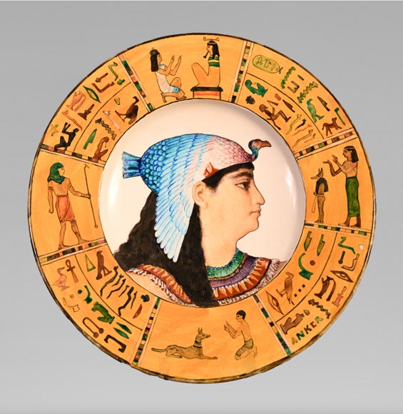Théodore DECK et Albert ANKER, Plat à décor égyptien en faïence, représentant une reine égyptienne-0