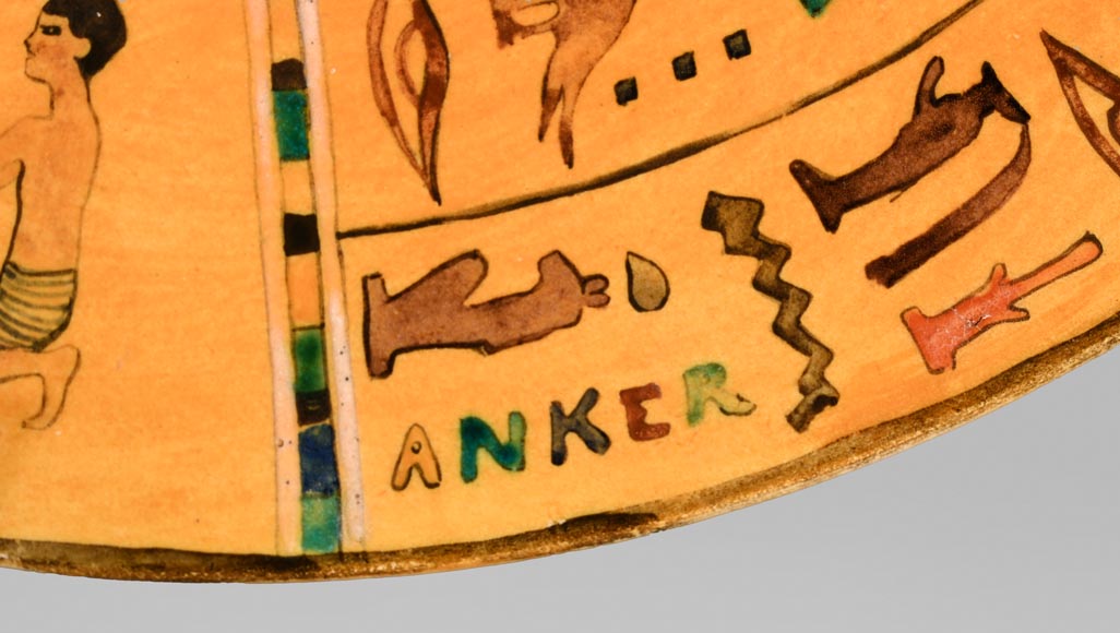 Théodore DECK et Albert ANKER, Plat à décor égyptien en faïence, représentant une reine égyptienne-9