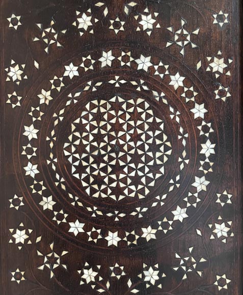 Cabinet en palissandre, marqueterie d’os et de bois clair-5