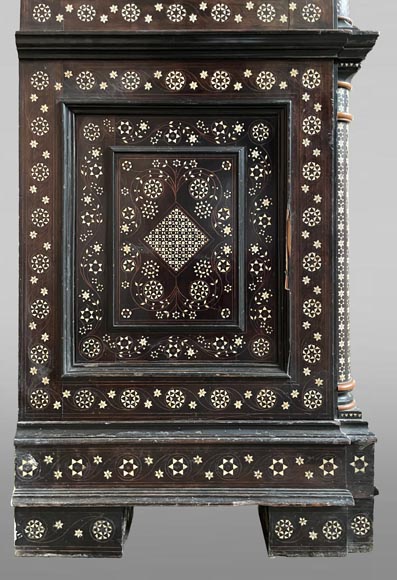 Cabinet en palissandre, marqueterie d’os et de bois clair-9