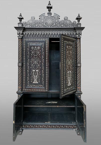 Cabinet en palissandre, marqueterie d’os et de bois clair-10