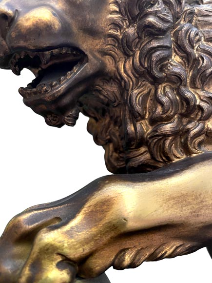 Pendule au lion de style Empire en marbre noir et bronze doré Pendule au lion de style Empire en marbre noir et bronze doré-3