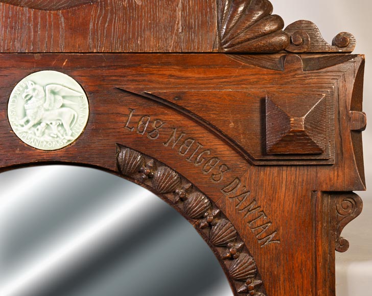 DECK Théodore, miroir monumental en chêne orné de médaillons en faïence verte-4