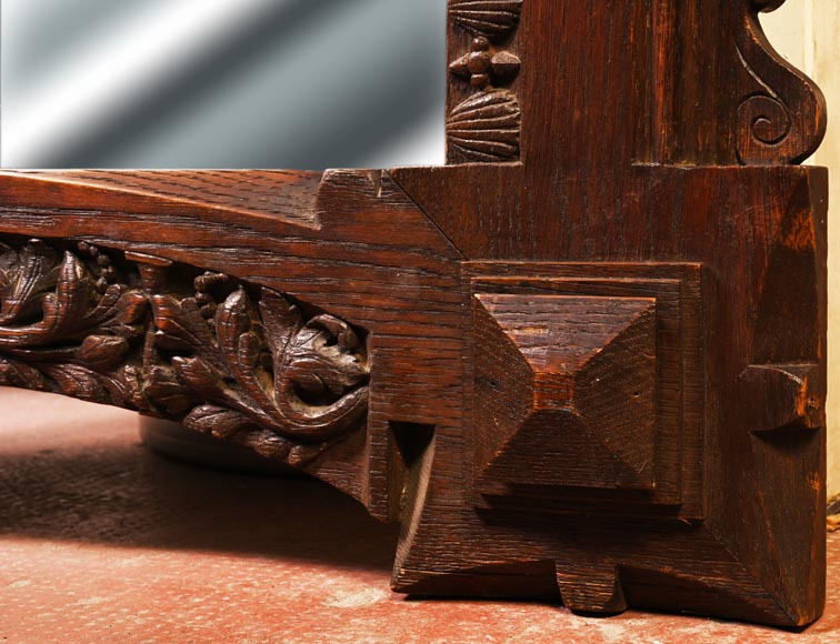 DECK Théodore, miroir monumental en chêne orné de médaillons en faïence verte-5