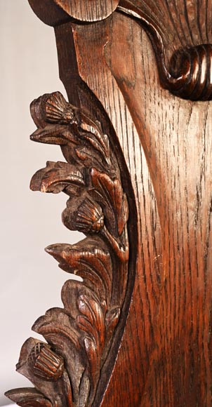 DECK Théodore, miroir monumental en chêne orné de médaillons en faïence verte-10