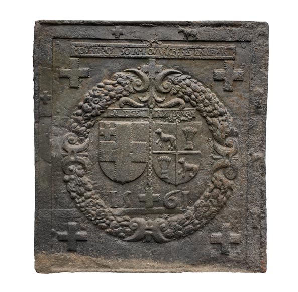 Plaque de cheminée de 1561 aux armes d’alliance de Jacques de Tige et de Blanche de Villelongue-0