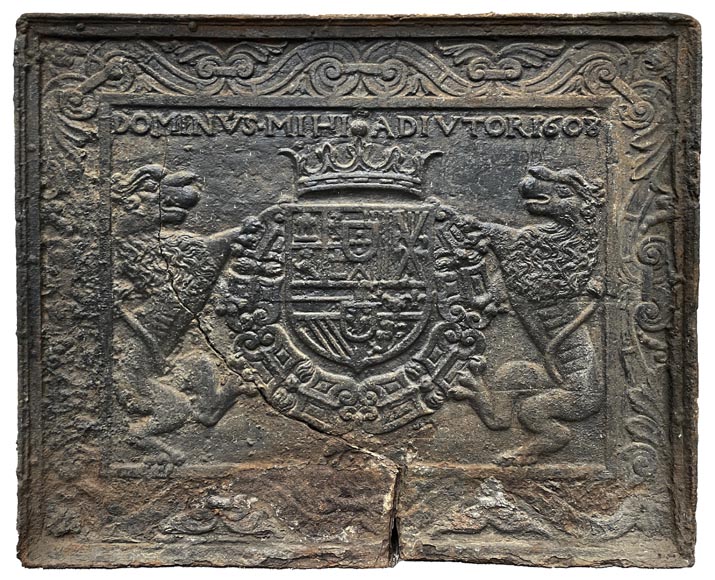 Plaque de cheminée aux armes de Phillipe II d'Espagne datée de 1608-0