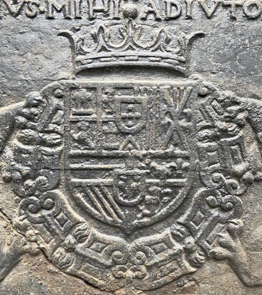 Plaque de cheminée aux armes de Phillipe II d'Espagne datée de 1608-2